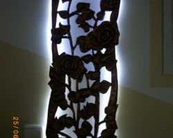 Płaskorzeźba podświetlana taśmą LED 2 Pracownia rzeźby w drewnie Piotr Maciejewski